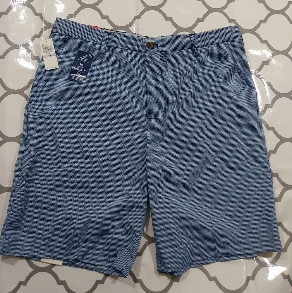 Izod Blue plaid golf shorts